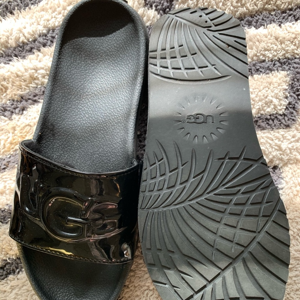 UGG SLIDES